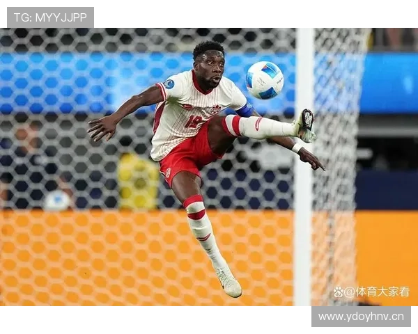 拜仁防线站位混乱、回防脱节,表面稳固难掩防守隐患 拜仁防线站位混乱、回防脱节,表面稳固难掩防守隐患