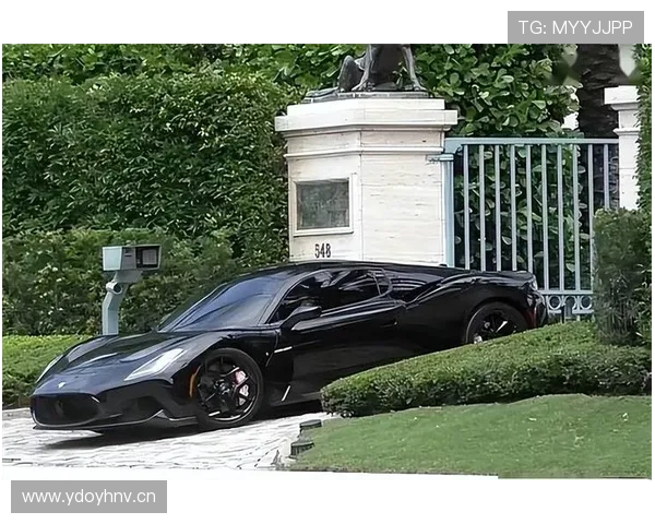 贝克汉姆家里那几个豪车加起来都能买套别墅了吧？