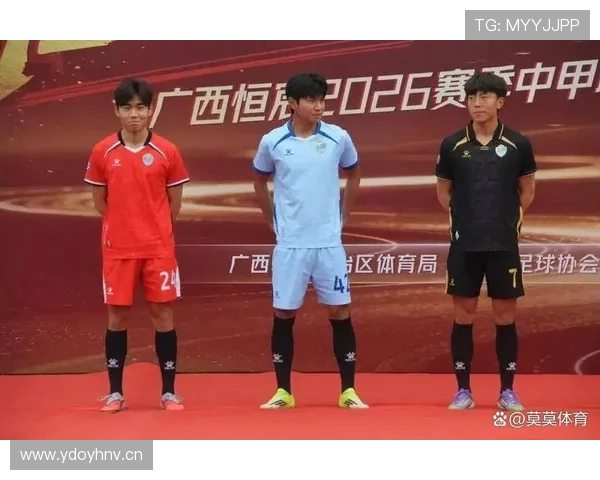 颜骏凌这生活节奏也太逆天了吧，一边维修豪车一边养花，和赛场上根本两个人！